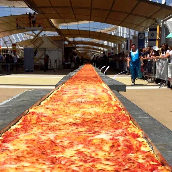 Самая длинная пицца в мире была приготовлена в Калифорнии
