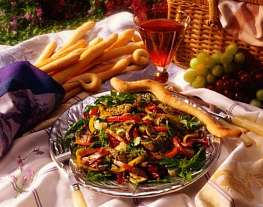 Теплый средиземноморский салат из баранины