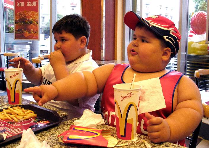 Названа самая распространенная причина детского ожирения
