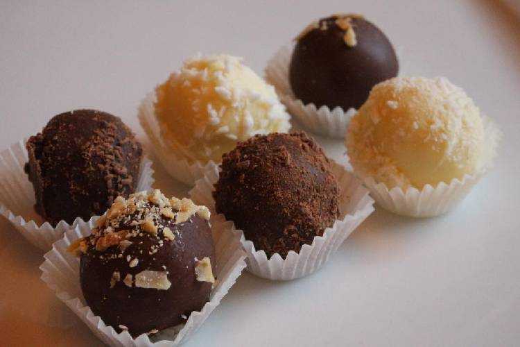 Готовим шоколадные конфеты с начинкой
