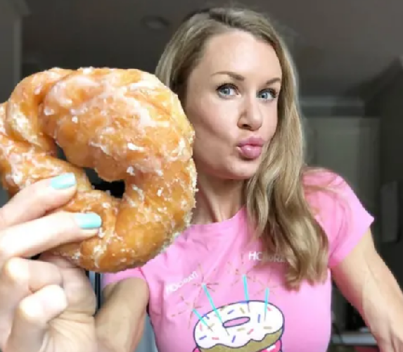 Как сорокалетней женщине удалось похудеть, поедая при этом пончики?