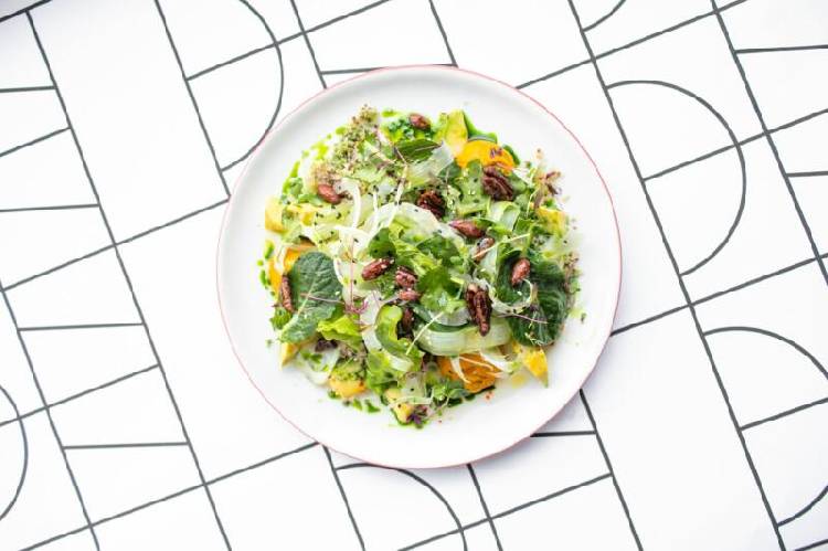 Не только вкусный, но и полезный зеленый салат с киноа