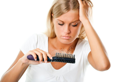 Почему выпадают волосы и как с этим бороться