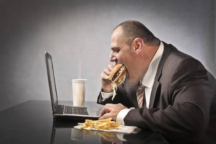 Какая взаимосвязь между отказом от завтрака и ожирением?