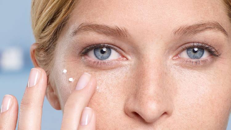 Как сберечь кожу вокруг глаз