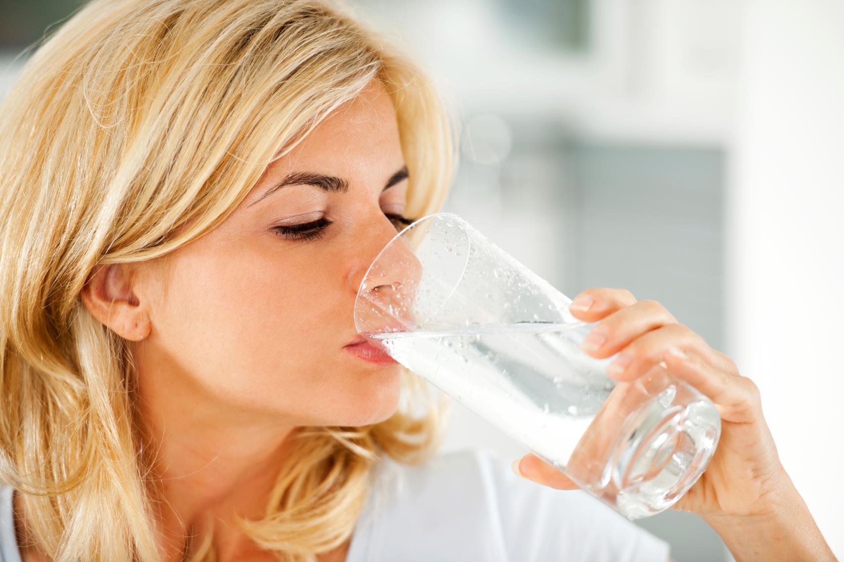 Зачем пить теплую воду на голодный желудок