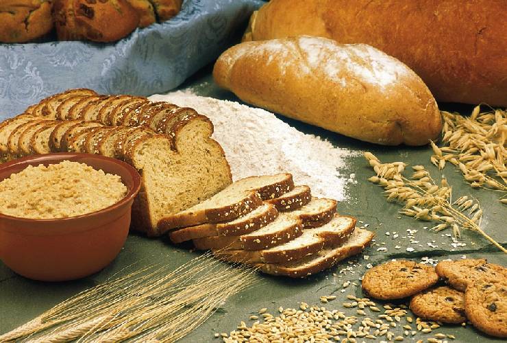 Чем чревато употребление свежеприготовленного хлеба