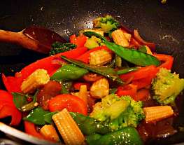 Быстрое овощное рагу с базиликом и чили