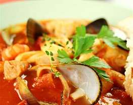 Средиземноморский рыбный суп с карри и шафраном