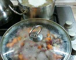 Густой гороховый суп с куриными желудочками
