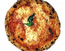 Пицца «Маргарита» с базиликом и моцареллой