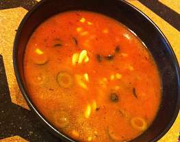 Пряный итальянский томатный суп с фасолью