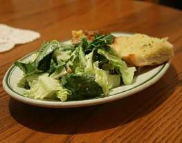 Зеленый салат с винегретом из пармезана
