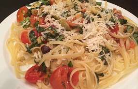 Спагетти крудо с давленными оливками