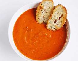 Томатный суп с базиликом и орегано