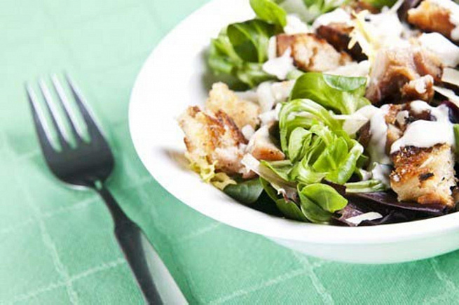 Салат с сухариками – 17 рецептов вкусного приготовления салата в домашних условиях