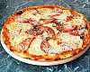 Пицца «Маргарита» с тертым сыром моцарелла на готовом тесте - рецепт с фото, рецепт приготовления в домашних условиях