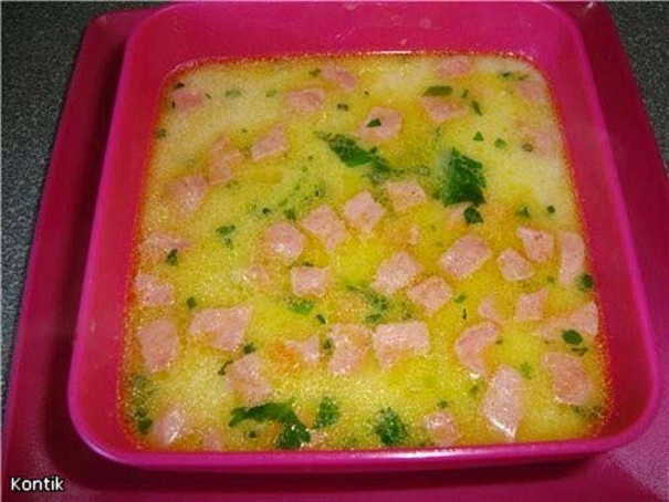 Сырный крем-суп с сосисками и двумя видами капусты