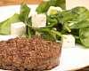 Рубленный бифштекс с соусом блю-чиз и салатом из шпината и сыра фета - рецепт с фото, рецепт приготовления в домашних условиях