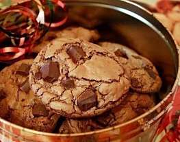 Шоколадное печенье с кусочками шоколада