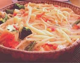 Спагетти, запеченные с овощами в сливочном соусе
