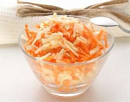 Салат из моркови, яблок и орехов