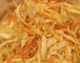 Витаминный салат с морковью и капустой