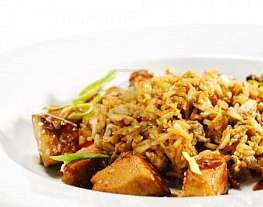 Жареный тайский рис с курицей