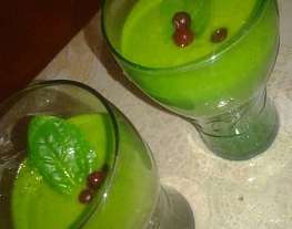 Зеленый смузи со шпинатом и имбирем