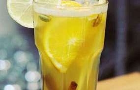 Согревающий пунш с имбирем и лимонным сорго