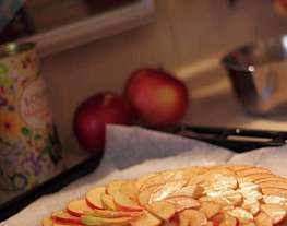 Яблочный пирог с сахарной пудрой