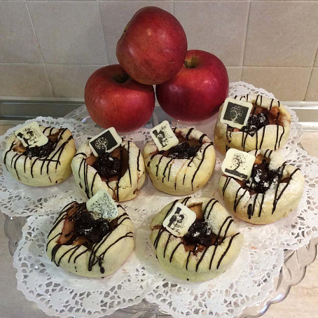 Яблоки в тесте, запеченные в духовке