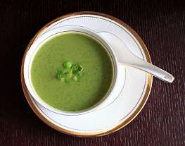 Суп из зеленого горошка с мятой