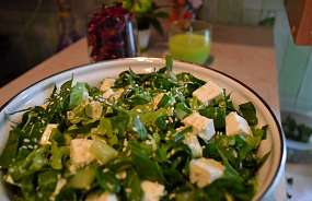 Зеленый салат с авакадо