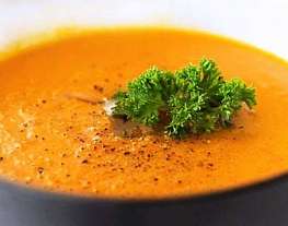 Морковный суп с луком и имбирем