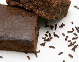 Шоколадные пирожные с черносливом