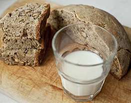 Овсяно-пшеничный бездрожжевой хлеб с орехами