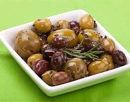 Теплые маринованные оливки по‑французски