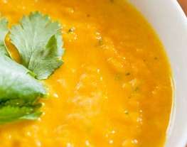 Быстрый морковный суп-пюре с кориандром