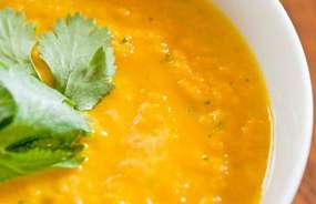 Быстрый морковный суп-пюре с кориандром
