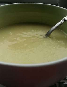 Суп-пюре из кабачков с луком и чесноком