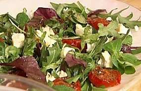 Итальянский салат с вялеными помидорами