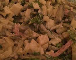 Салат с кальмарами и солеными огурцами