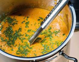 Крем-суп из сладкого перца и помидоров