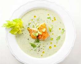 Суп из моцареллы с семгой и зеленью