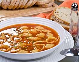 Тосканский суп из фасоли и пасты с розмарином