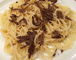 Спагетти с черным трюфелем и пекорино