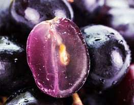 Маринованный виноград с корицей и черным перцем