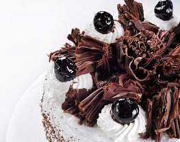 Шоколадный торт с нугой