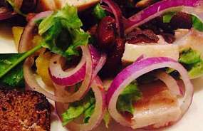 Салат с осьминогом и картофелем
